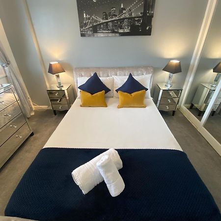 The Brook House - Spacious 3 Bed Home From Home In Burton מראה חיצוני תמונה