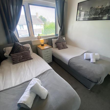 The Brook House - Spacious 3 Bed Home From Home In Burton מראה חיצוני תמונה