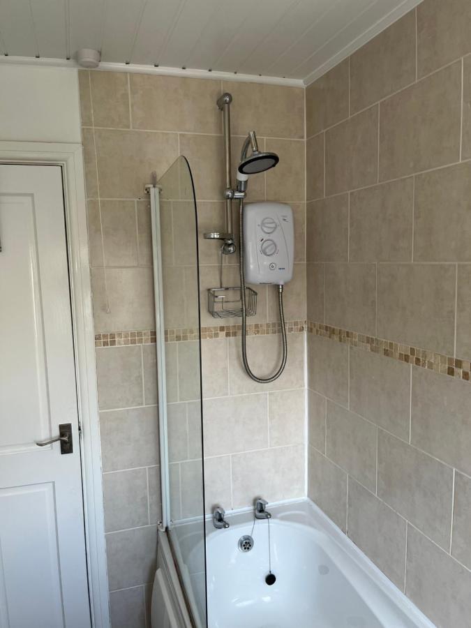 The Brook House - Spacious 3 Bed Home From Home In Burton מראה חיצוני תמונה