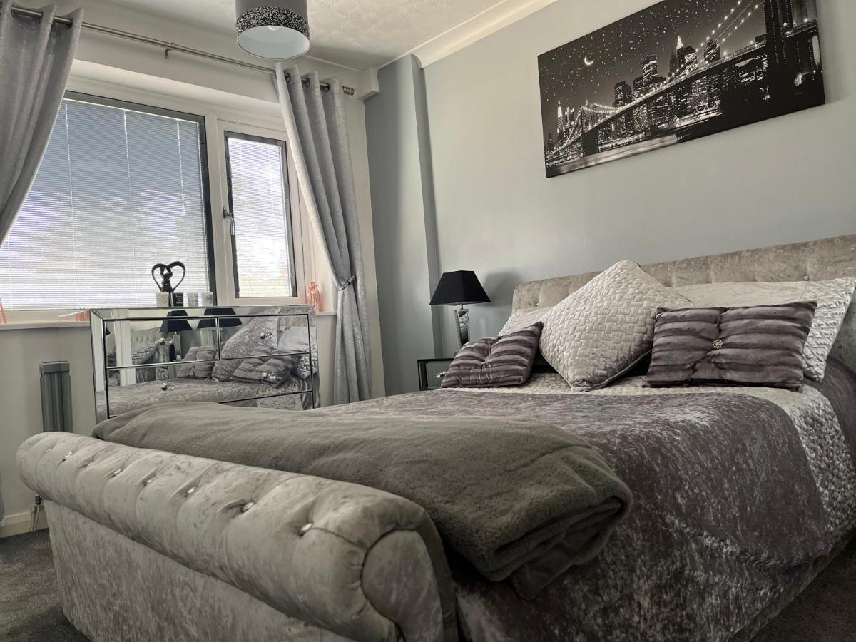 The Brook House - Spacious 3 Bed Home From Home In Burton מראה חיצוני תמונה