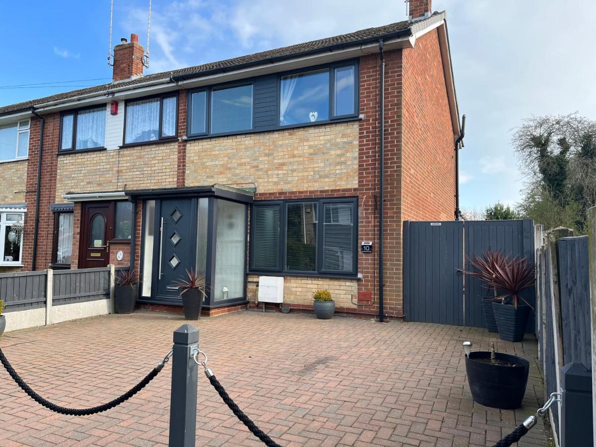 The Brook House - Spacious 3 Bed Home From Home In Burton מראה חיצוני תמונה