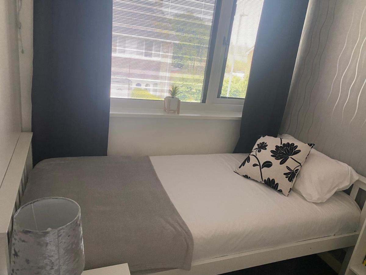 The Brook House - Spacious 3 Bed Home From Home In Burton מראה חיצוני תמונה