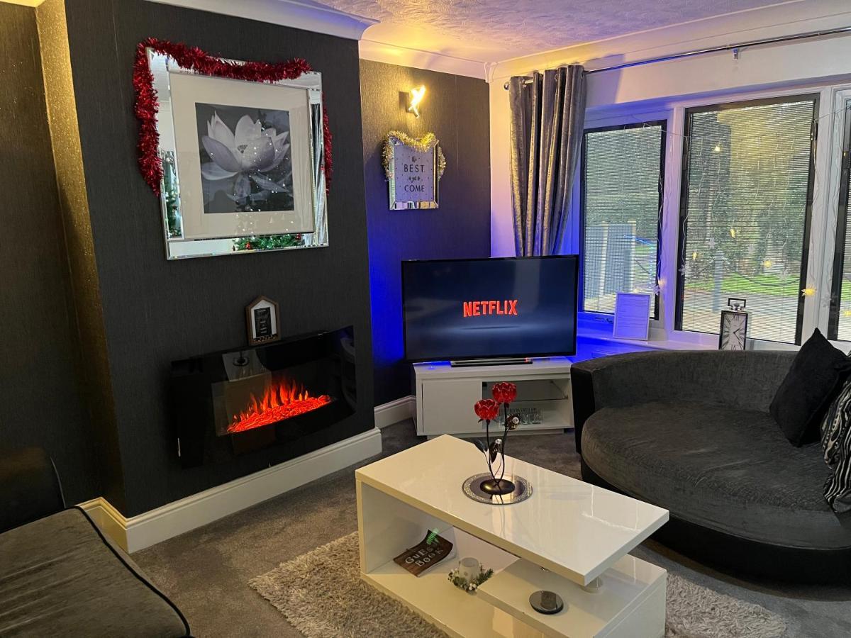 The Brook House - Spacious 3 Bed Home From Home In Burton מראה חיצוני תמונה