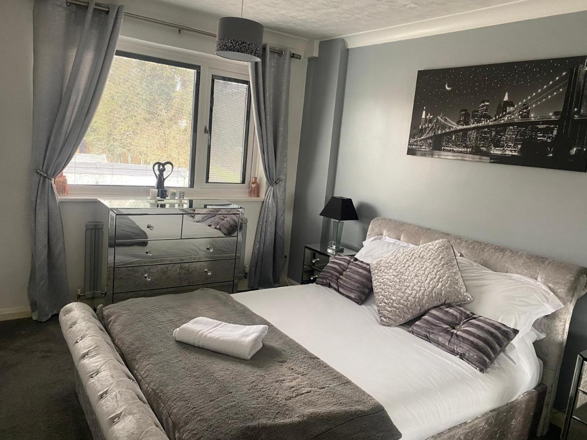 The Brook House - Spacious 3 Bed Home From Home In Burton מראה חיצוני תמונה