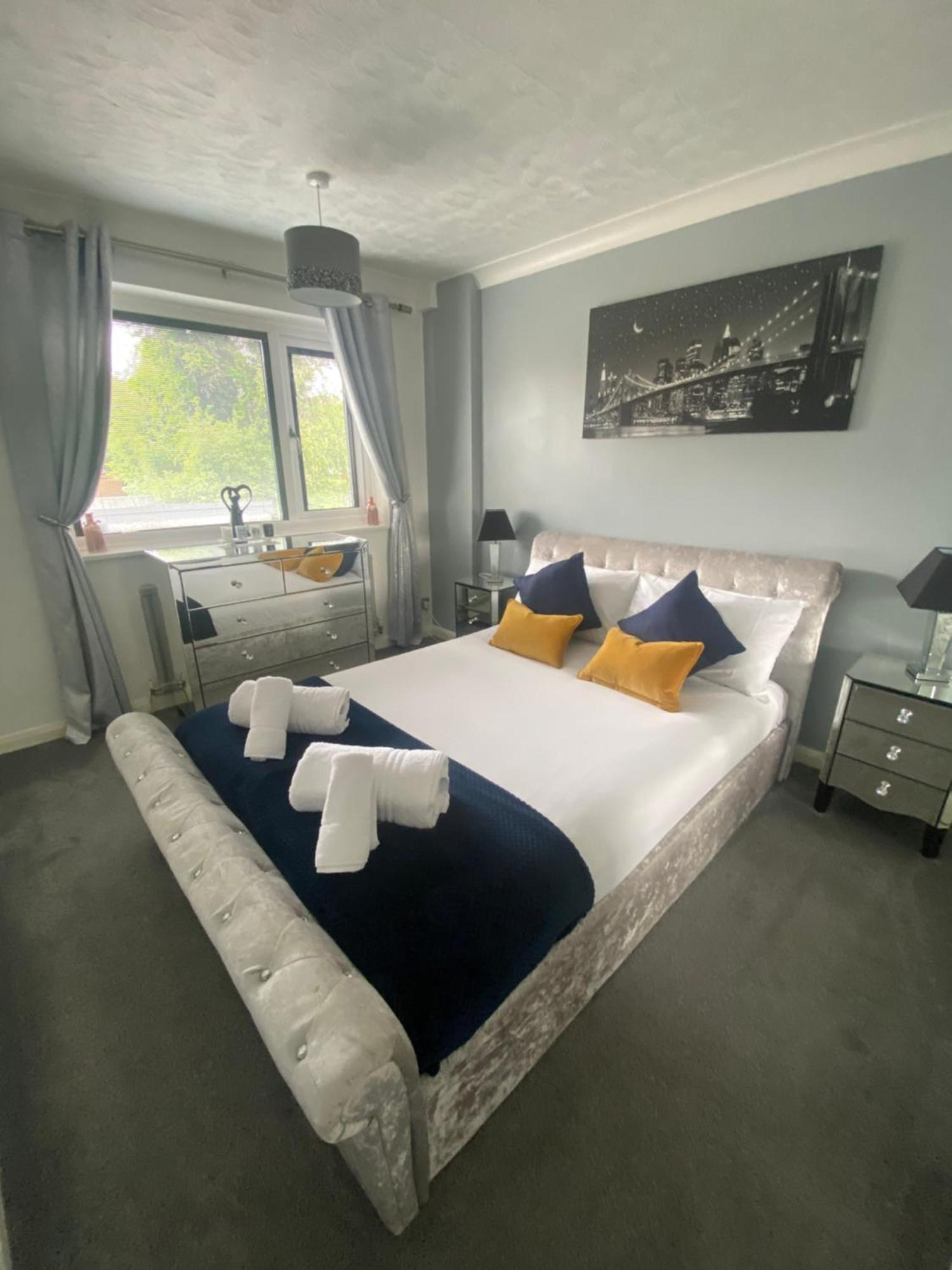 The Brook House - Spacious 3 Bed Home From Home In Burton מראה חיצוני תמונה