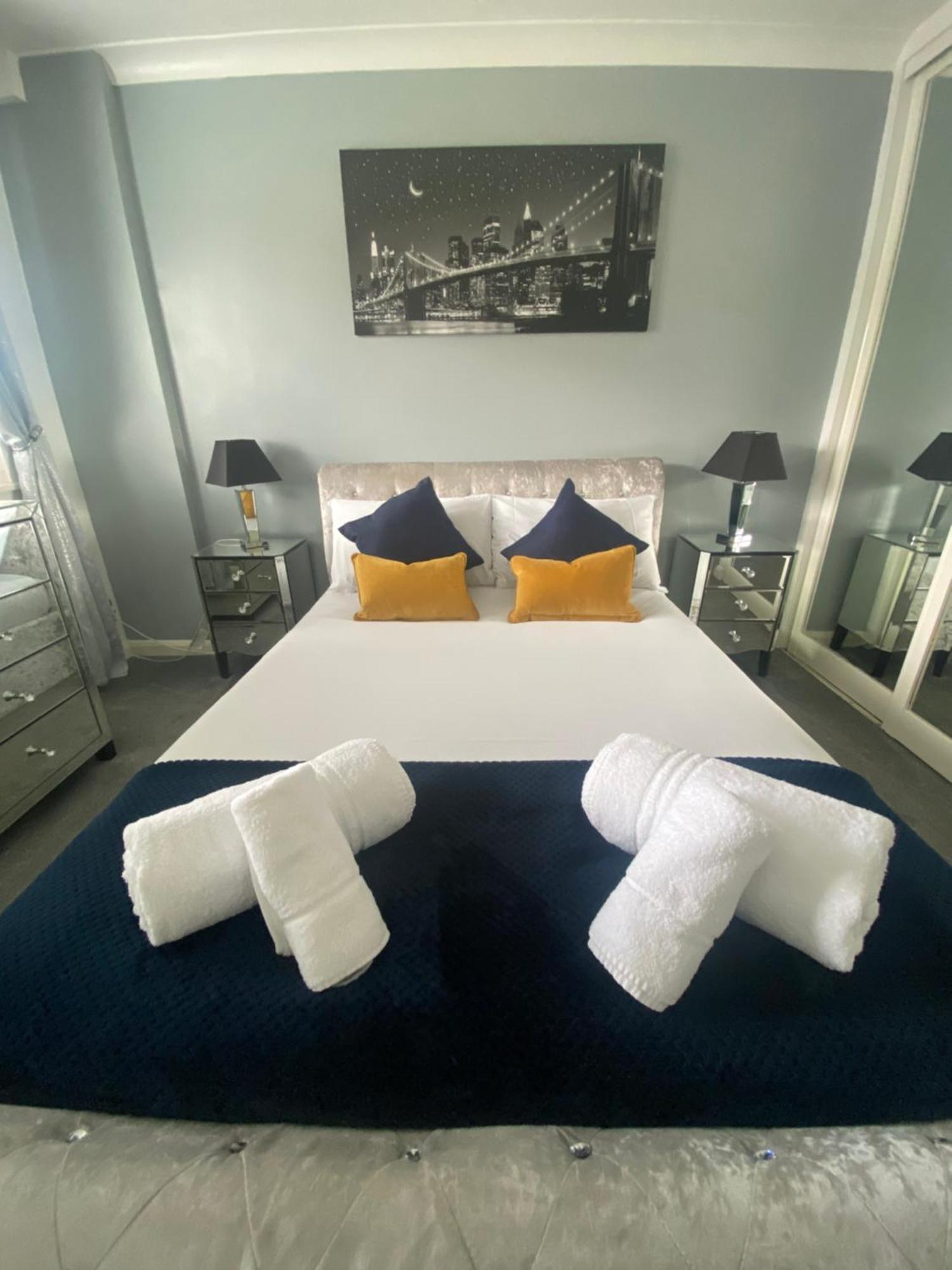The Brook House - Spacious 3 Bed Home From Home In Burton מראה חיצוני תמונה
