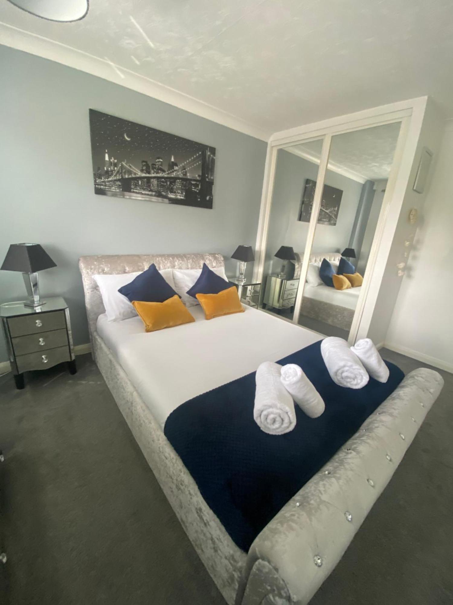 The Brook House - Spacious 3 Bed Home From Home In Burton מראה חיצוני תמונה