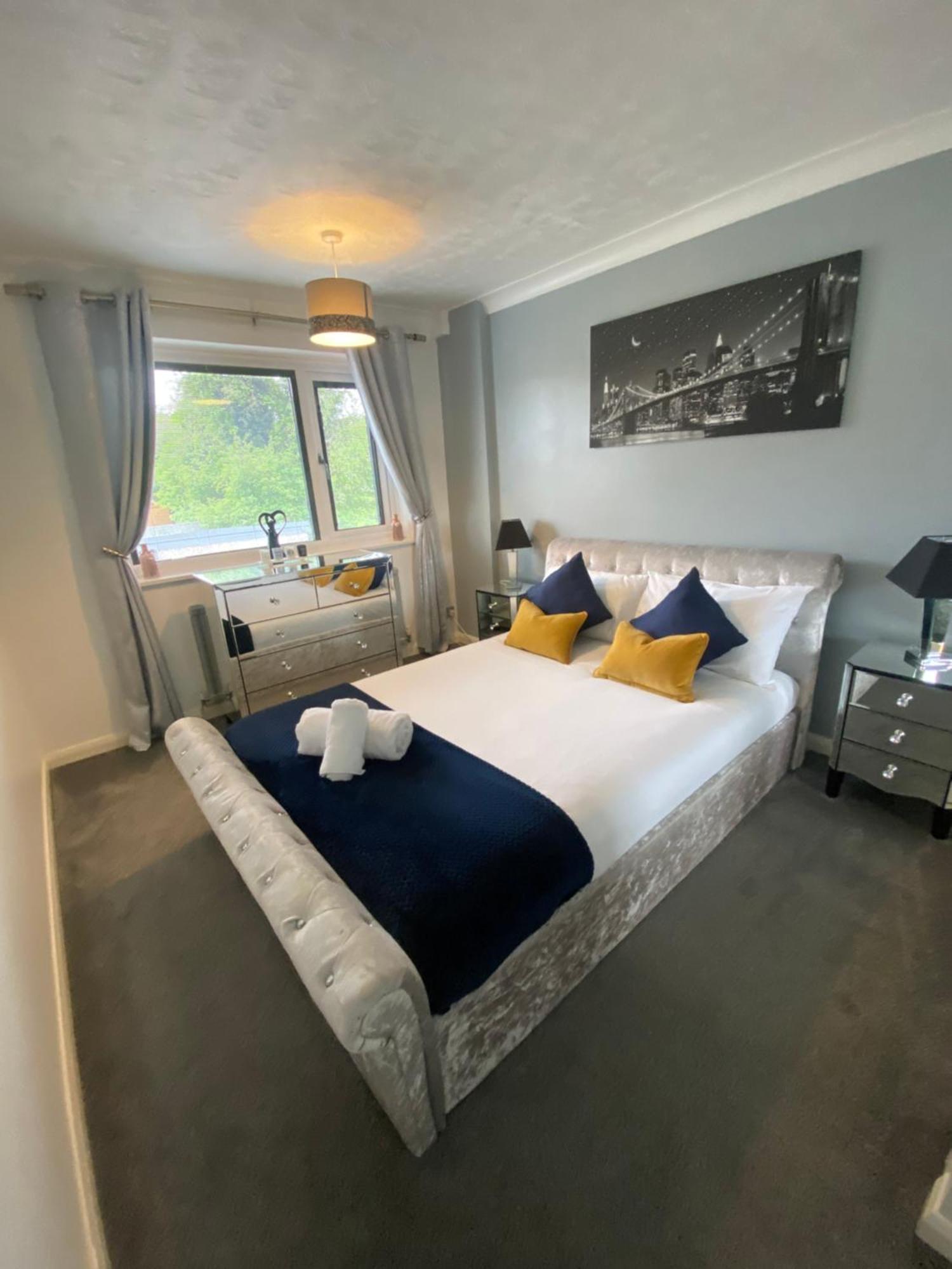 The Brook House - Spacious 3 Bed Home From Home In Burton מראה חיצוני תמונה
