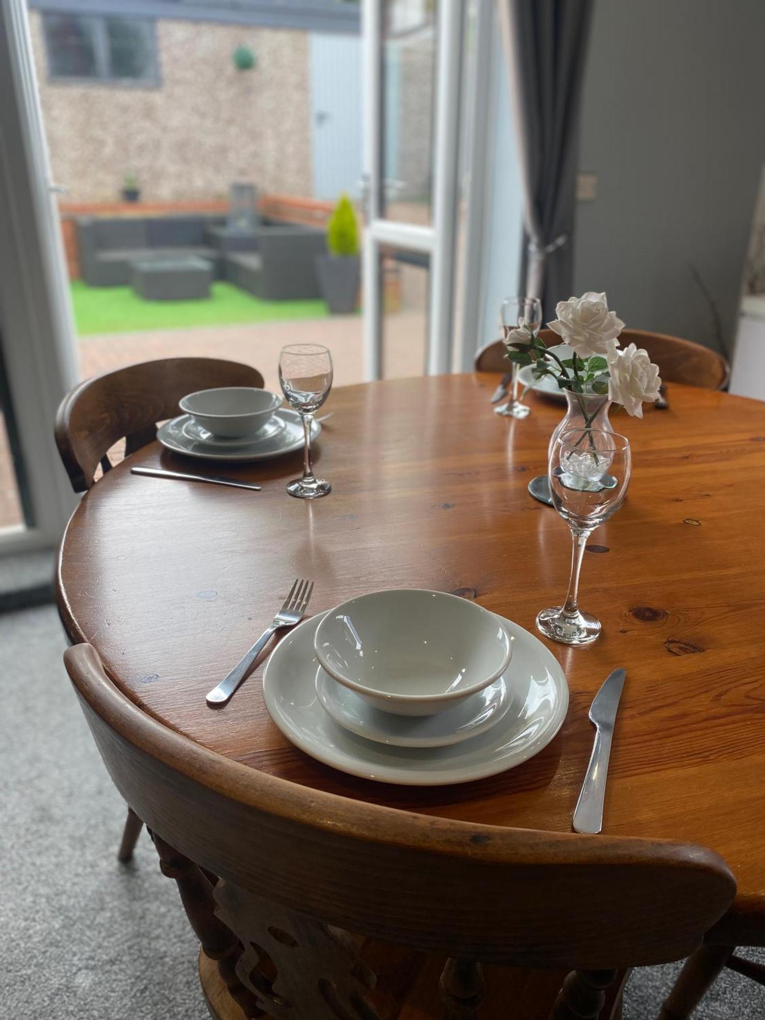 The Brook House - Spacious 3 Bed Home From Home In Burton מראה חיצוני תמונה